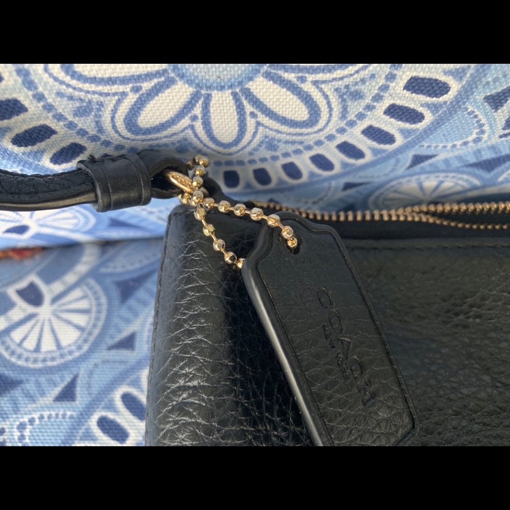 AUTHENTIC LIKE NEW COACH PEBBLE LEATHER CLUTCH - Picture 5 of 8